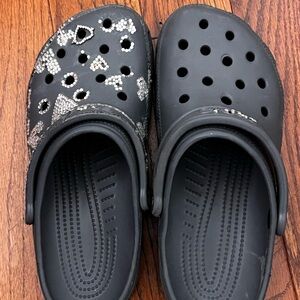 GRAY CROCS WITH RHINESTONES WOM 7 MEN 9!!!